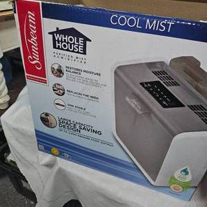 lot 132 image: Sunbeam Humidifier, Vaporizer