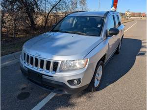 lot 2 image: 2012 Jeep Compass Sport
