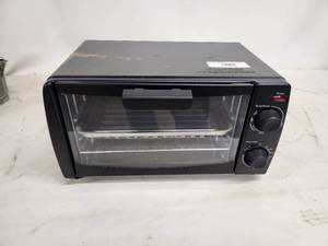 lot 51 image: Walmart 1010J-H15 Countertop Toaster Oven with Baking Tray and Rack