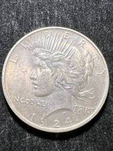 lot 13 image: 1924 US PEACE SILVER DOLLAR