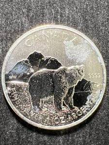 lot 18 image: 2011 CANADIAN POLAR BEAR 1 TROY OZ .9999 FINE SILVER