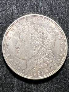 lot 24 image: 1921-D US MORGAN SILVER DOLLAR
