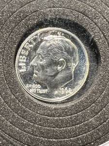 lot 39 image: 1962 US PROOF ROOSEVELT DIME IN CASE