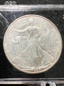 lot 55 image: 1997 AMERICAN SILVER EAGLE 1 TROY OZ .999 FINE SILVER IN CASE