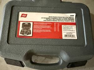 lot 8 image: Lisle Master Pneumatic Bearing Race & Seal Driver Set