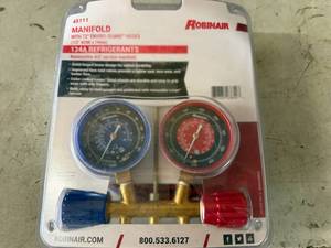 lot 50 image: Robinair Manifold With 72 Hoses