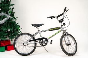 lot 15 image: Schwinn Predator V-05 Vintage BMX