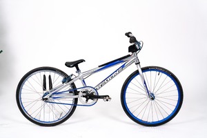 lot 21 image: 2000 Redline Junior BMX Race Bike