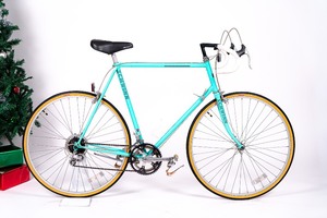 lot 24 image: 1987 Schwinn Traveler  63 cm