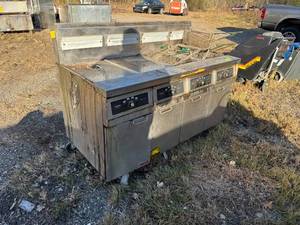 lot 10 image: DEEP FRYER