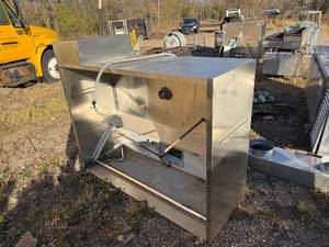 lot 17 image: VENT HOOD