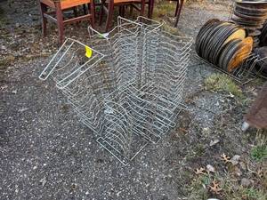 lot 26 image: PIZZA PAN HOLDERS