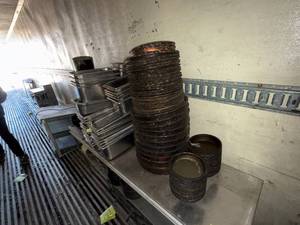 lot 39 image: PIZZA PANS AND CONTAINERS