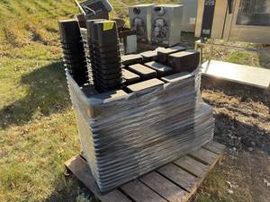 lot 62 image: PLASTIC CONTAINERS.