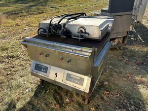 lot 67 image: DOUBLE SIDED GRILL