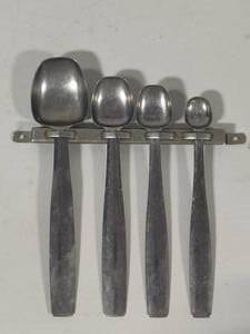 lot 6 image: Foley Stainless Measuring Spoons wHolder
