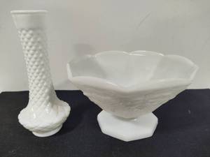 lot 31 image: Milk Glass Vase & Pedestal Bowl