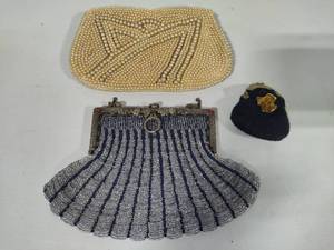lot 49 image: Vintage Ladies Beaded Purses & Small Coin Purse