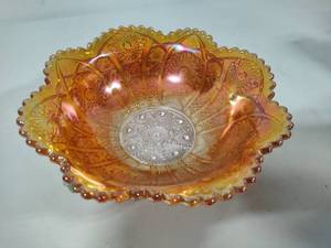 lot 40 image: Jeanette Marigold Carnival Glass Scalloped Edge Bowl