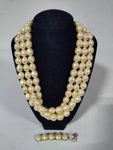 lot 65 image: Triple Strand PearlGold Tone Costume Necklace wHair Clip & Scarf Pin