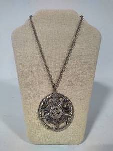 lot 77 image: Silver Tone Masonic Pendant