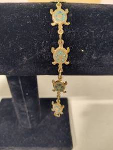 lot 79 image: 925 Turtle Bracelet