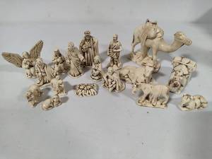 lot 103 image: Vintage Nativity Set