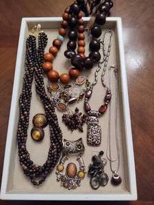lot 87 image: Lot of Asst BrownWood Tone NecklacesAccessories