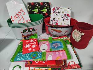 lot 118 image: Holiday Tins, Bags & More