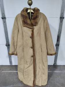 lot 150 image: Jones New York Womens Long Winter Coat (Size 2X)