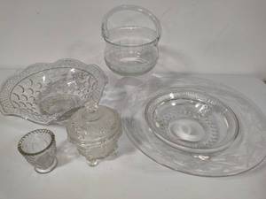 lot 131 image: Clear Glass Serving & Decor Pieces