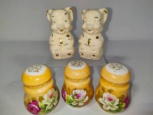 lot 133 image: Lefton & Shawnee Salt & Pepper Shakers