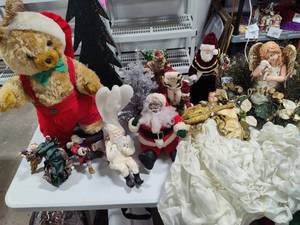 lot 138 image: Assorted ChristmasHoliday Decor - Most Vintage