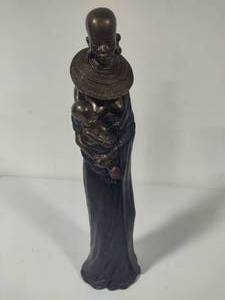lot 25 image: Maasai Collection Mother and Child Sculpture