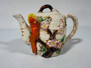 lot 11 image: Vintage Occupied Japan Parrot Teapot