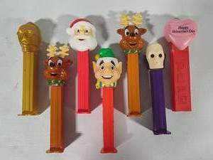 lot 33 image: Set of PEZ Dispenser