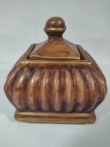 lot 44 image: Large Ceramic Storage Box with Lid