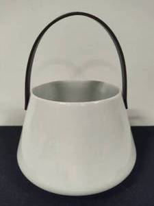 lot 51 image: Vista Alegre Jardiniere Handled Pot