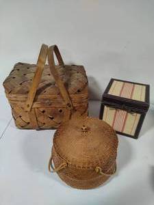 lot 55 image: Vintage Baskets & Cloth Storage Box