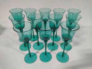 lot 100 image: Ten Teal Green MCM Cordial Tall Stemmed Glasses