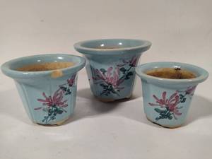lot 98 image: Hand Painted Ceramic Pot Set