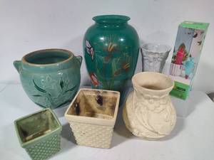 lot 95 image: Assorted Vases
