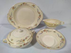 lot 85 image: Salem China Monticello Pattern Accessory Pieces