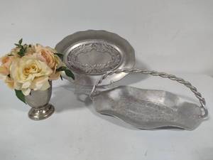 lot 87 image: Pewterex, Aluminum & Silver Tone Decor