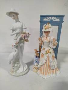 lot 60 image: Avon Award Collectible & Porcelain Figurine