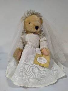 lot 124 image: Alice Vanderbear Remembearances Wedding Bear wTag