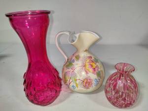 lot 122 image: Pretty Pink Vases & Floral Pitcher