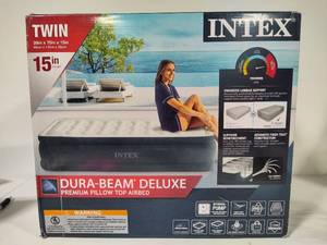 lot 136 image: Intex Dura Beam Deluxe Twin Airbed