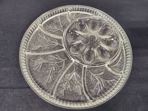 lot 118 image: Indiana Glass Pebble Leaf Round Deviled EggRelish Plate