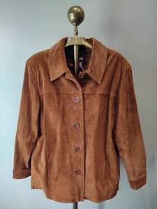 lot 37 image: Brown Suede Leather Coat XL Cherokee